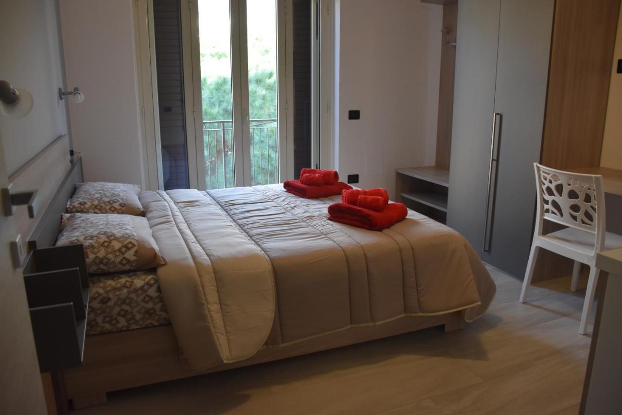 B&B Alba Chiara Paola Bagian luar foto